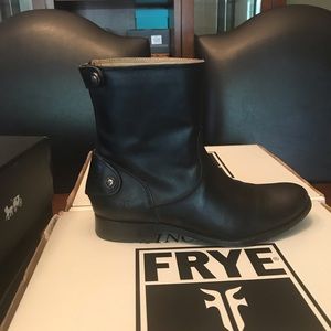FRYE Melissa Button Short Boot